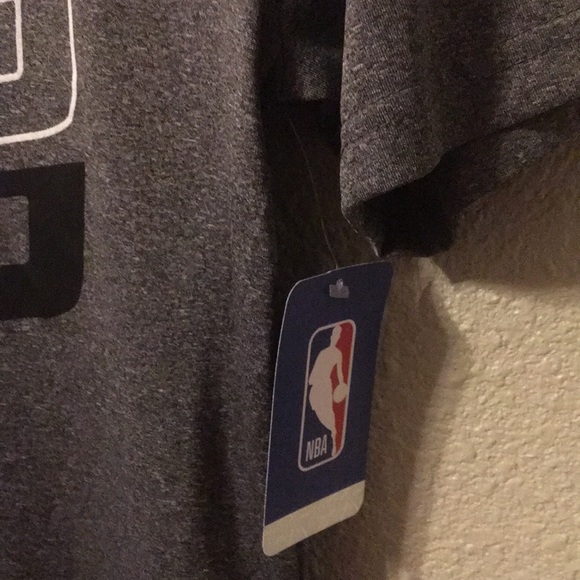 Sacramento Kings Women T-shirt Size Sm NWT - Picture 3 of 5